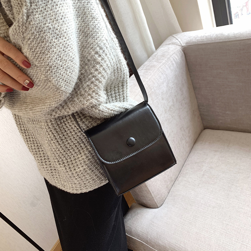 Túi đeo vai nữ IELGY dáng vuông nhỏ sức chứa lớn màu trơn cổ điển phong cách Hàn Quốc Hồng Kông