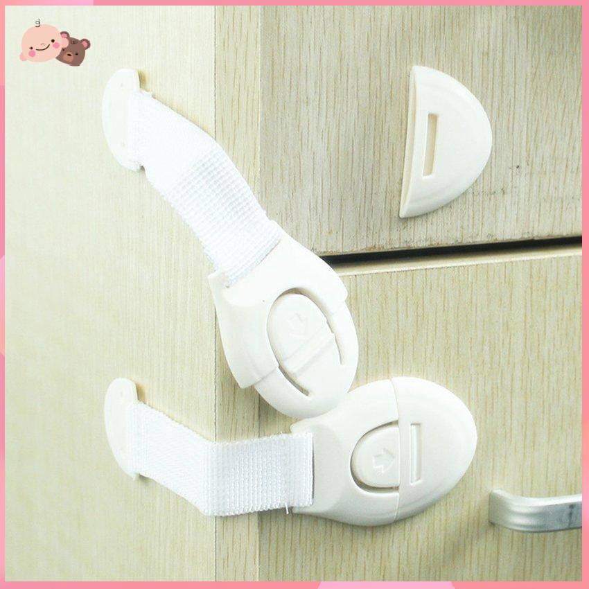 Khóa tủ giữ an toàn cho bé