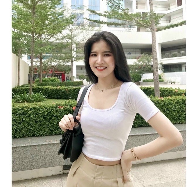 Áo croptop cổ vuông