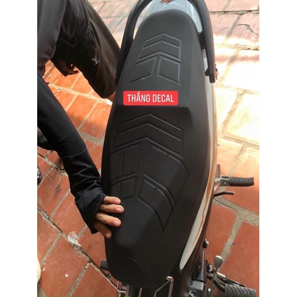 Vỏ yên vạch kẻ đen da dai đa năng phù hợp mới tất cả loại xe
