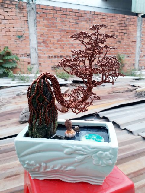 Cây bonsai handmade bằng dây đồng.