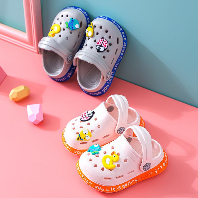 Dép cho bé trai và bé gái siêu nhẹ [H35H] gắn sticker dễ thương cho bé từ 6th đến 3 tuổi -LUCKY SHOES VN