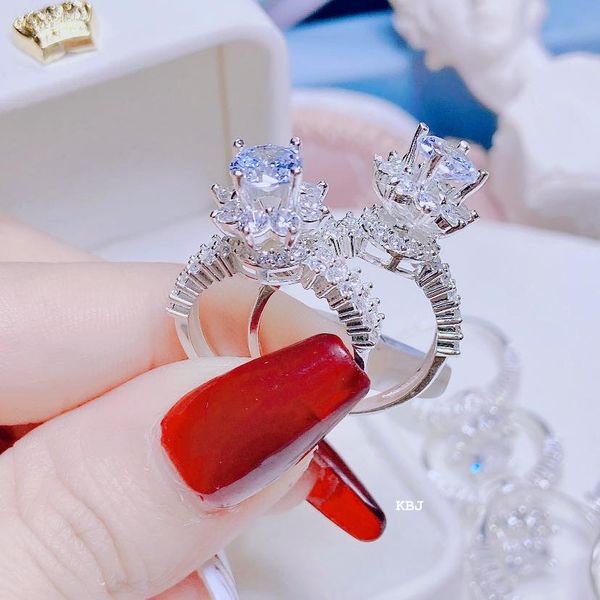 Nhẫn nữ hoàng đá cao bạc ta