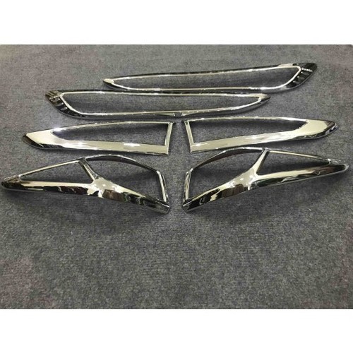 Ốp trang trí viền đèn pha hậu Hyundai Kona 2018-2019