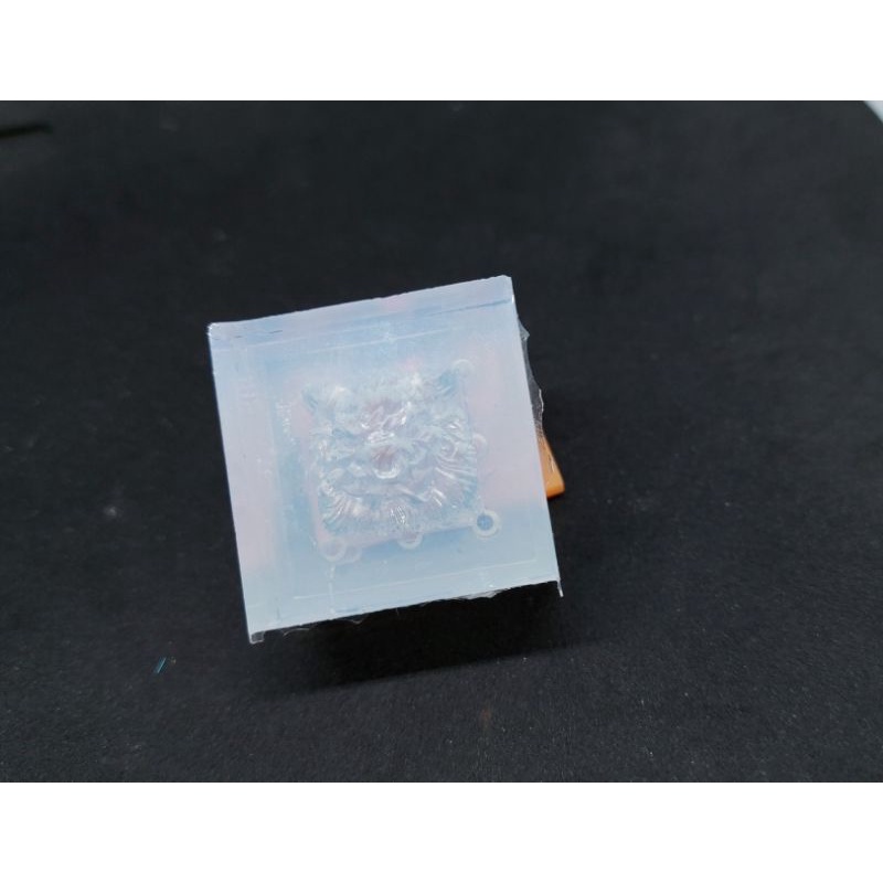 Khuôn silicon làm keycap Bara.