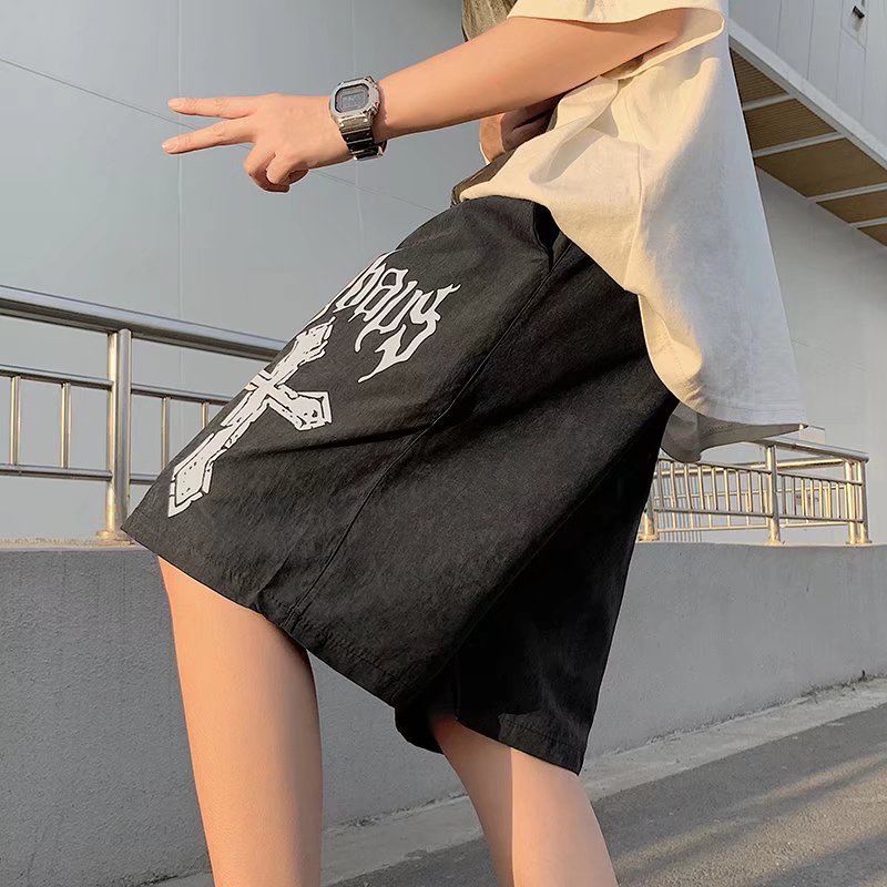 Quần ngắn ống rộng In Chữ Phong Cách Gothic Mẫu Mới Thời Trang Mùa Hè Cho Nam Và Nữ