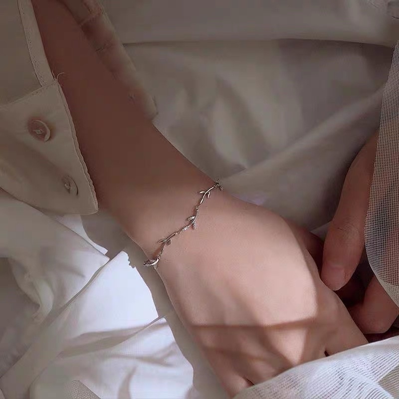 Vòng tay, Lắc tay lá nhỏ đính đá