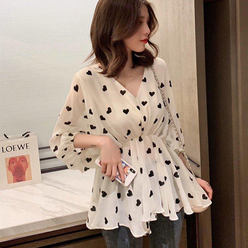 Áo kiểu tay lỡ cổ chữ V hoạ tiết trái tim thiết kế dáng rộng cho phái nữ