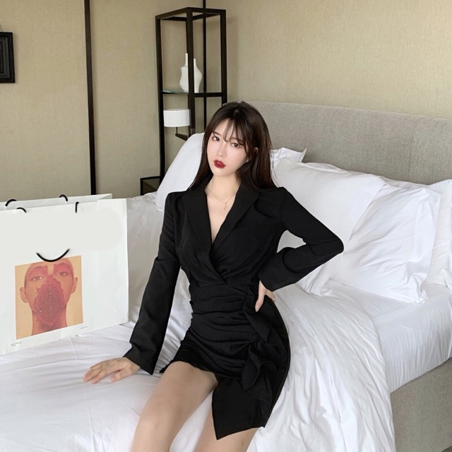 Đầm dáng vest nhún bèo đen