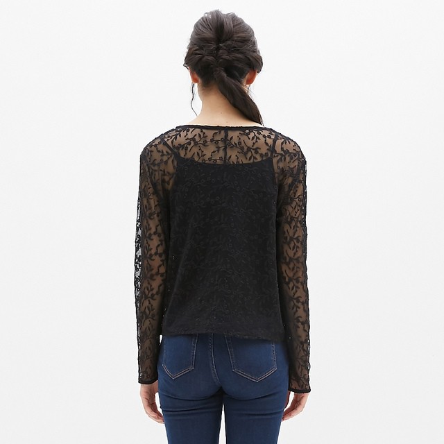 Áo ren thêu hoa xinh xắn của GU - Nhật Bản