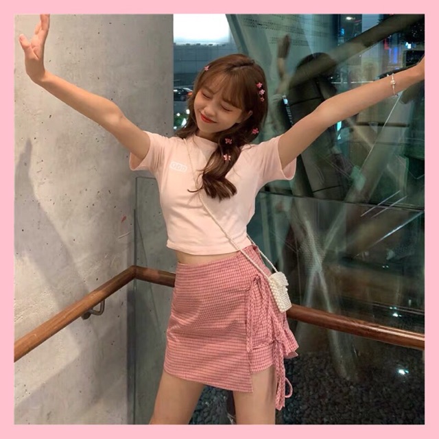 Set áo croptop-chân váy hồng