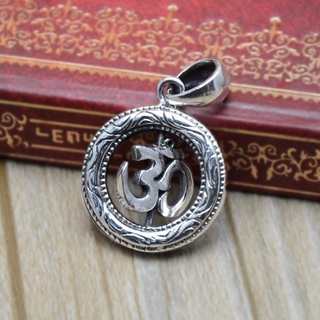 Mặt dây chuyền chữ om xoay