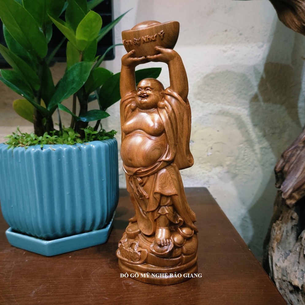 Tượng phật di lặc dâng vàng vạn sự như ý gỗ thơm cao 20 cm