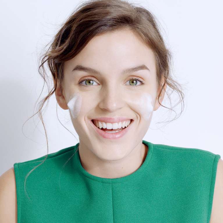 Sữa Rửa Mặt Dưỡng Ẩm Simple Moisturising Facial Wash