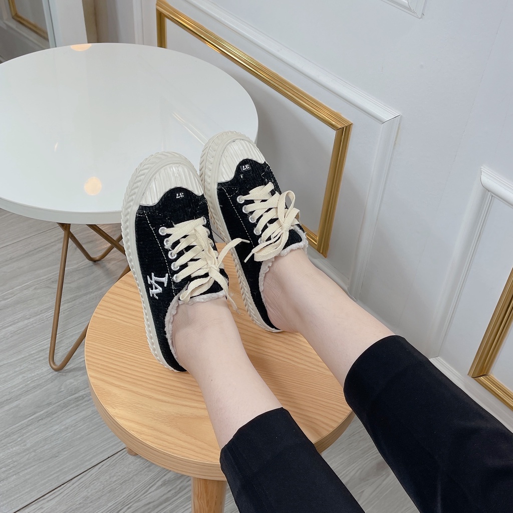 (ảnh,video thật) FULLBOX SỤC GIÀY NY LÓT LÔNG ĐEN MŨI TRẮNG TRẺ TRUNG ,năng động