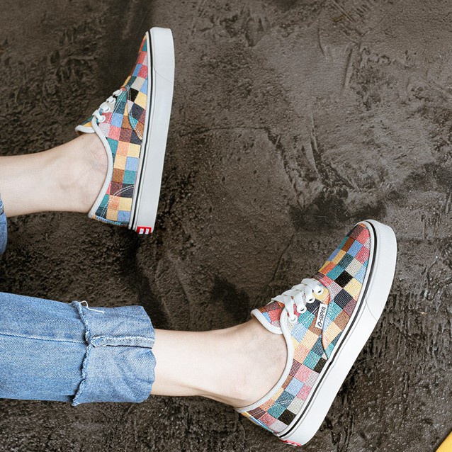 Giảm Giá FLASH Giày Canvas Họa Tiết Kẻ Ô Cầu Vồng Tiktok Urban.Outfiters X Vans Vault