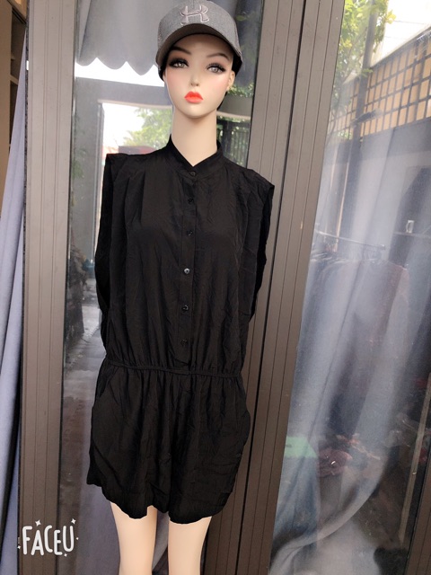 Jum short màu đen