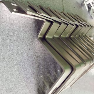 Chân L mái ngói điều chỉnh độ thấp cao