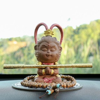 (Kèm tràng hạt và gậy) Tượng chibi Mỹ Hầu Vương nón giáp bằng gốm tử sa - mẫu chấp tay