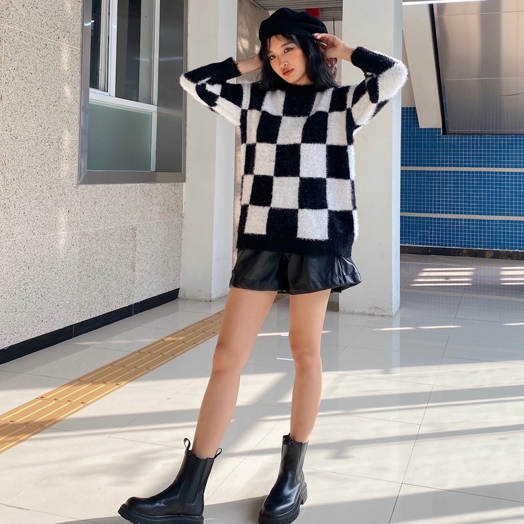 Áo len lông oversize kẻ ô đen - trắng cổ tròn Mia Ritta A2111
