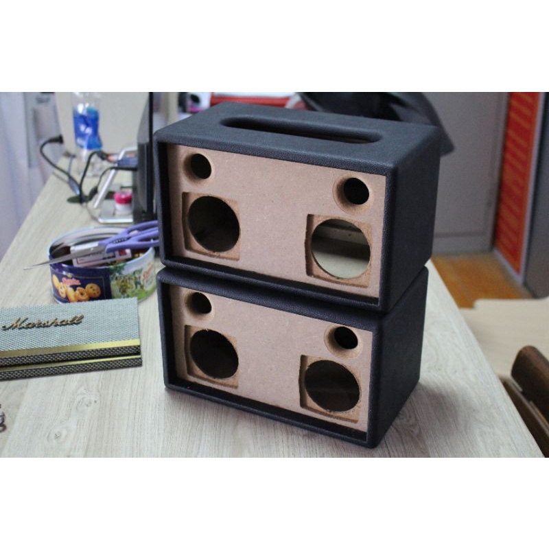 Vỏ loa có sẵn, lắp cho 2 củ loa 2.75inch hoặc khoét mặt trước theo yêu cầu