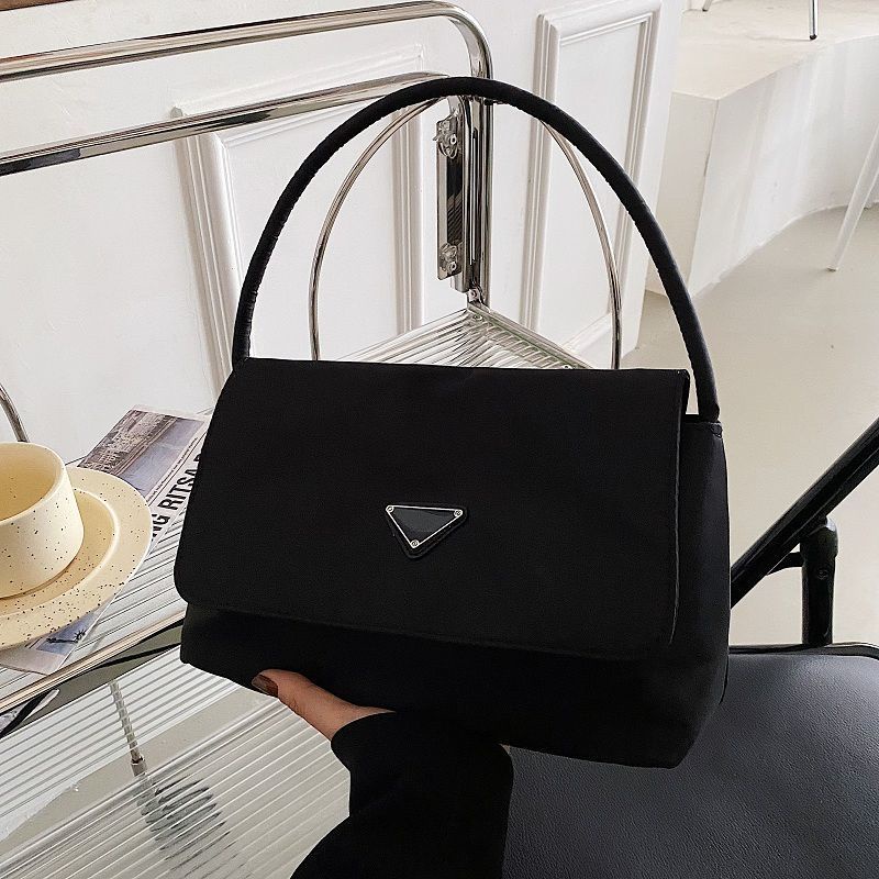 Túi xách nữ đeo vai cỡ lớn khóa kim loại hình tam giác vải oxford