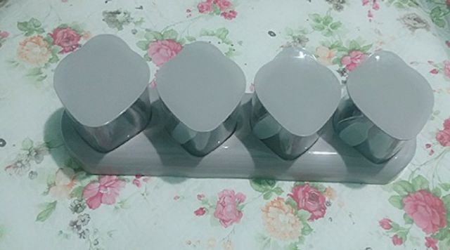 Bộ 4 Hủ Đựng Gia Vị Hình Giọt Nước Kèm Khay Đế