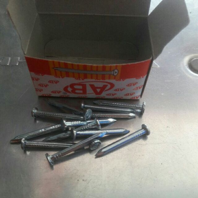 Đinh bê tông màu trắng đóng tường