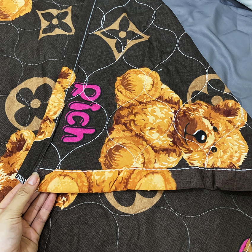 Chăn hè Cotton Poly trần bông 3 lớp hình Gấu nâu siêu nhẹ thấm hút mồ hôi tốt kích thước 1m7x2m - CH01