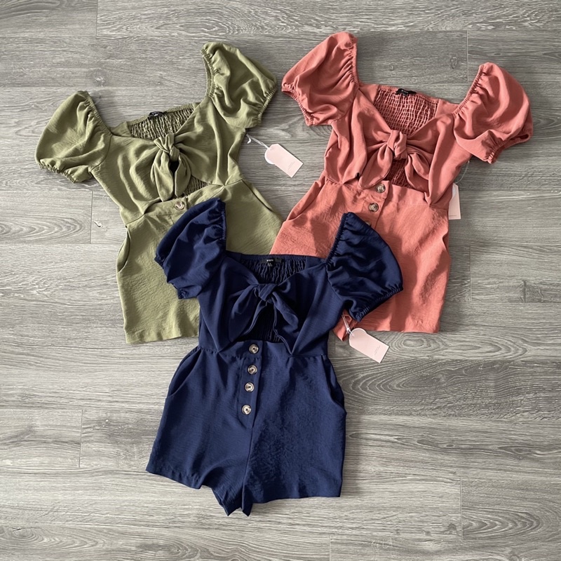 Jumpsuit ngắn nơ ngực
