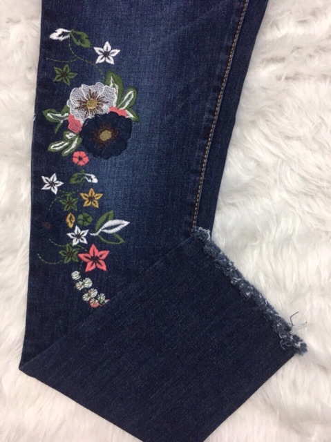 Quần thêu tua lai