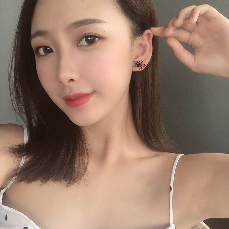 Bông Tai Hình Bông Hoa Màu Đen Phong Cách Hàn Quốc Dành Cho Nữ