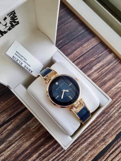 Đồng hồ nữ ANNE KLEIN model AK/2512NVGB dáng kiềng