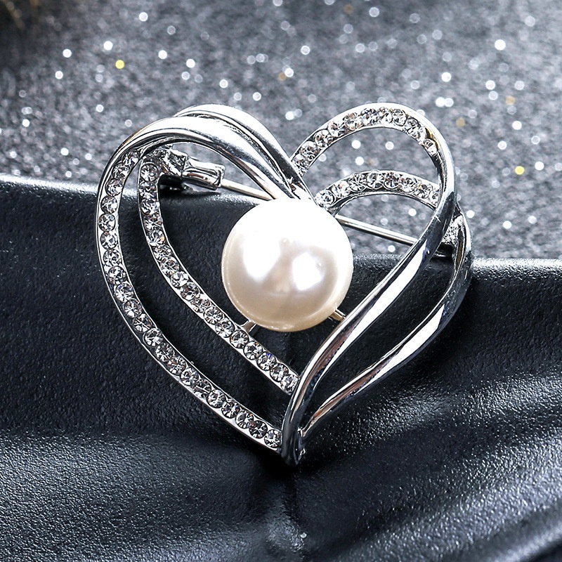 Ghim Cài Áo Đính Ngọc Trai Thiết Kế Độc Đáo