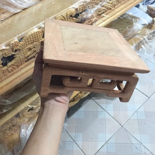 Kệ kê bát hương, ông cóc, ông tỳ hưu