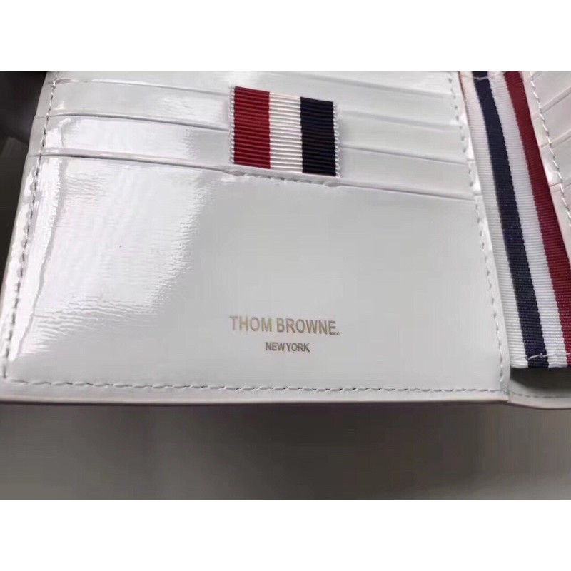 Ví nam dáng gập da bóng đường viền sọc màu logo thom browne
