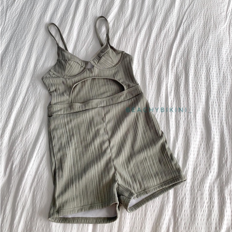 Swimsuit có gọng kiểu dáng quần đùi