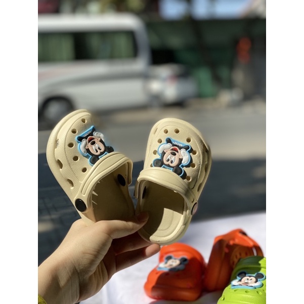 Sục mickey trẻ e từ size tập đi