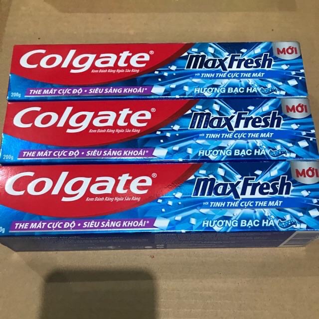 Kem đánh răng Colgate Maxfresh tinh thể pha lê tuyết cực the mát 180g