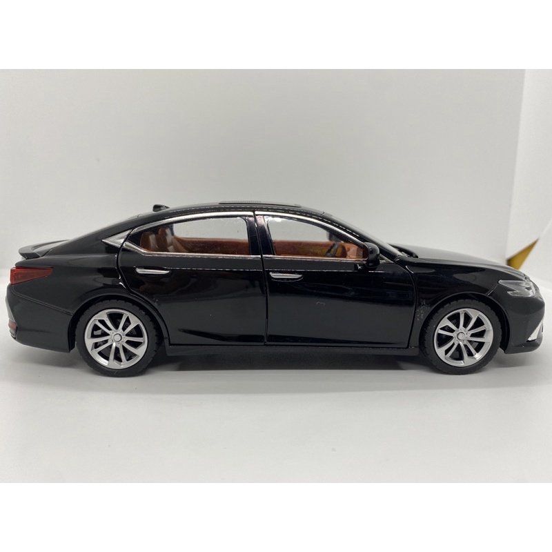 Mô hình xe Lexus Es300 Sedan tỉ lệ 1:24 hãng Jinlifang