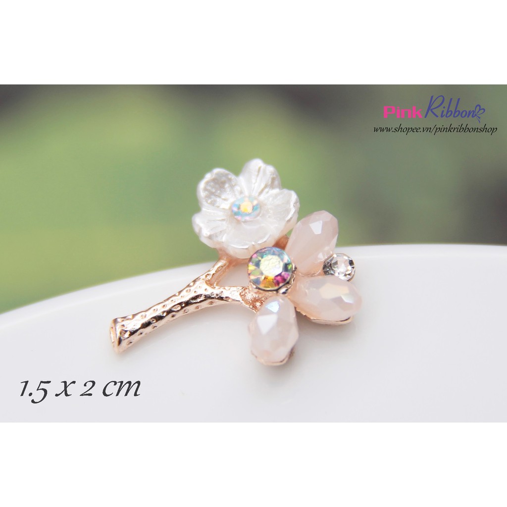 Charm cành hoa mai gắn đá nhí 3 màu