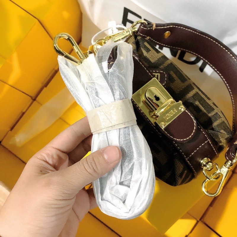 Túi chữ F độc lạ siêu rẻ