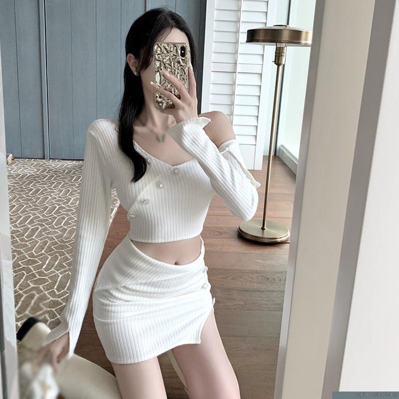 Set đồ 2 món gồm áo crop top tay dài cài nút + chân váy ôm dáng quyến rũ cho nữ