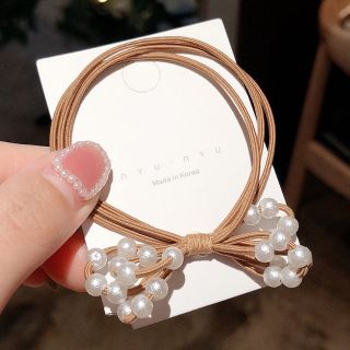 Cột tóc nơ có hạt châu nhỏ