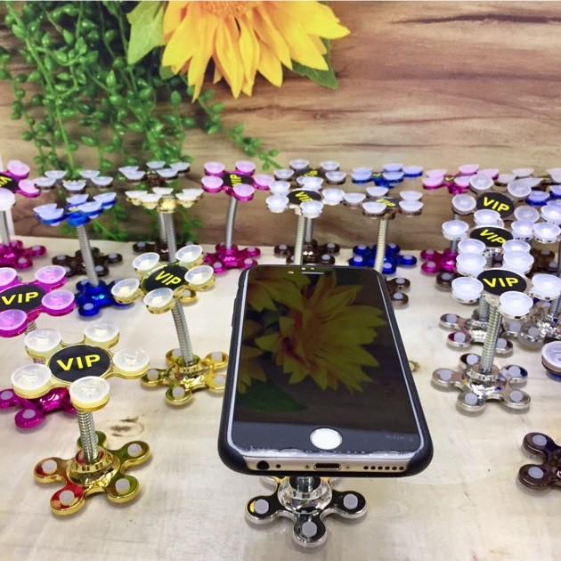 Giá đỡ điện thoại hút chân không nhỏ gọn hình bông hoa mai | BigBuy360 - bigbuy360.vn