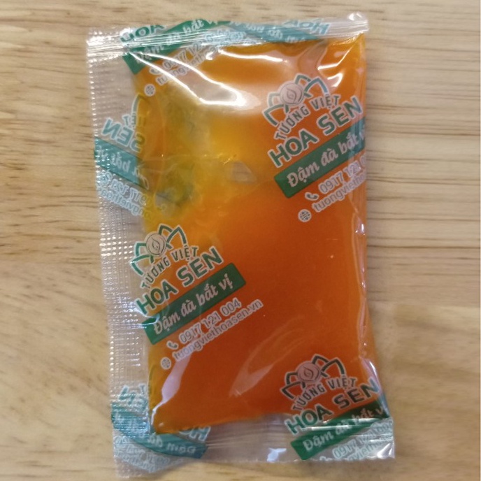 Tương ớt gói 15g - Tương Việt Hoa Sen - tương ớt take away, pizza, gà rán - vỏ trong
