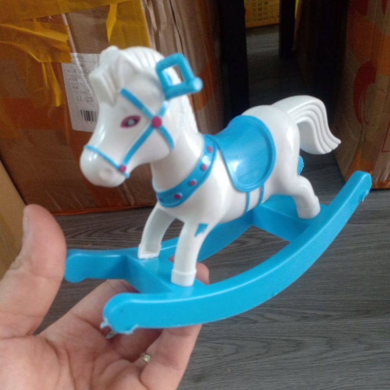 Ngựa bập bênh hai màu xanh,hồng đồ chơi cho búp bê 1/8