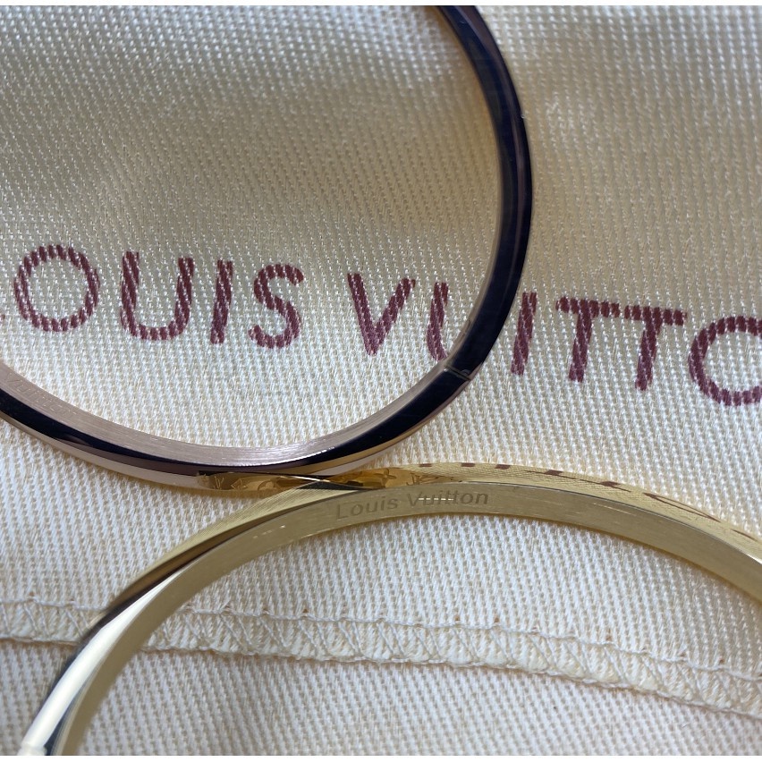 Vòng Đeo Tay Kim Loại Khắc Họa Tiết Chữ Louis Vuitton Độc Đáo Thời Trang Mới Cho Phụ Nữ