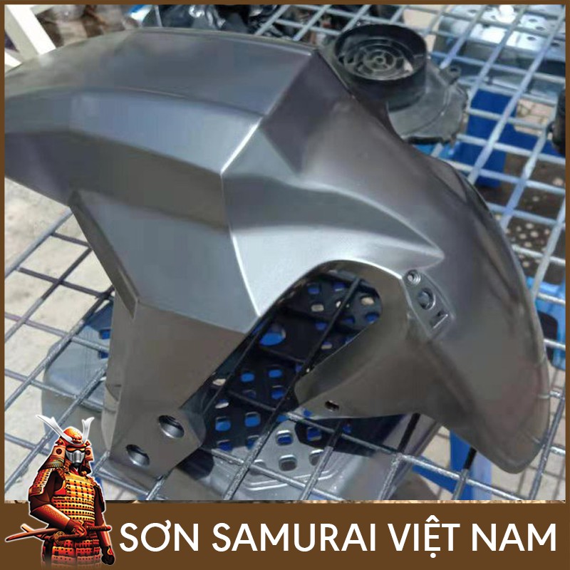 Chai sơn Samurai màu bạc Vostok H177