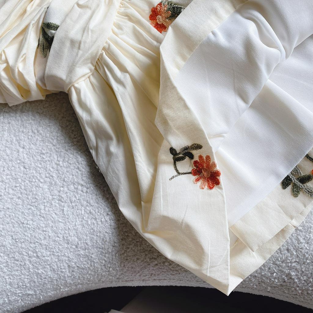 SET ÁO NHÍU HOA THÊU KEM 2 DÂY + QUẦN SUÔNG TRẮNG CHIẾT LY